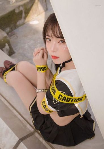 恐龙星的比基尼女孩_1080神马影院手机在线