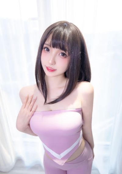 女人裸露双乳给男人喂奶文_1080免费在线观看